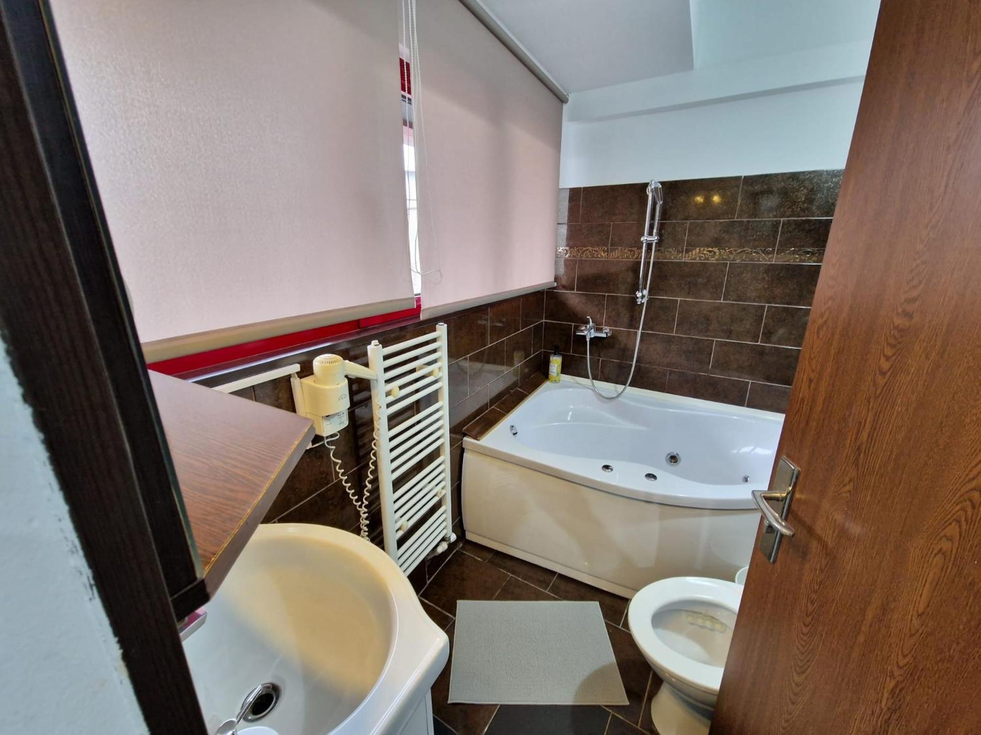Kpm Downtown Apartments Bucureşti Ngoại thất bức ảnh
